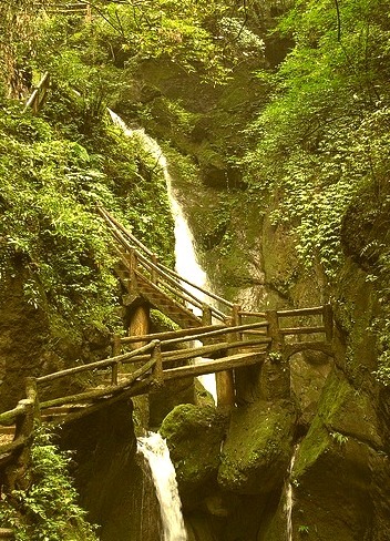 The path to taoist temples of QingCheng Mountain, Sichuan, China